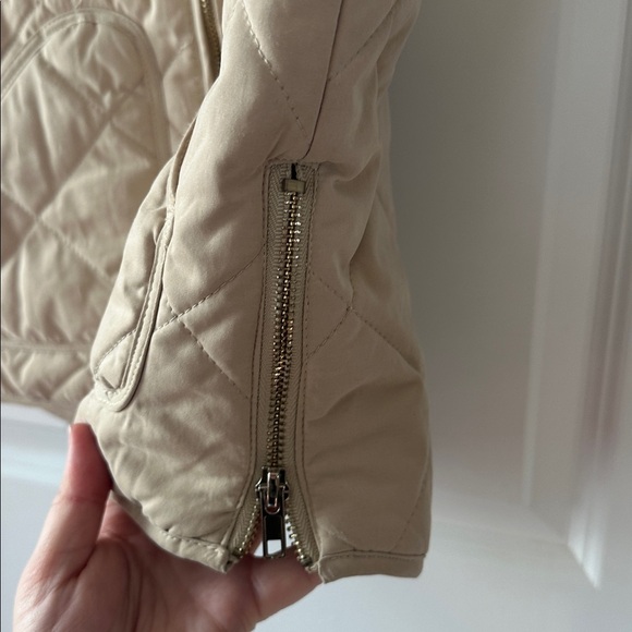 Size small Beige Quilted Vest - Picture 4 of 5